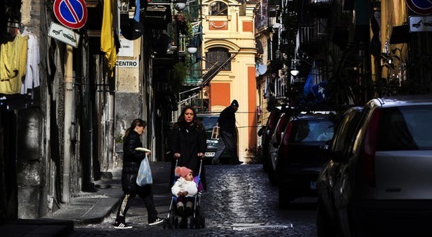 Napoli, stop alle auto nei Quartieri Spagnoli: nasce il borgo turistico