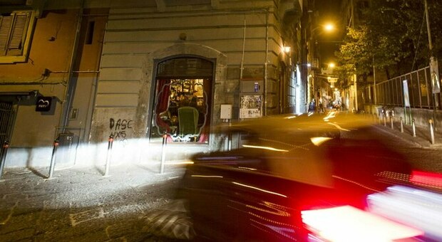 Napoli, controlli interforze a Chiaia; 11 persone in giro senza motivo: multate