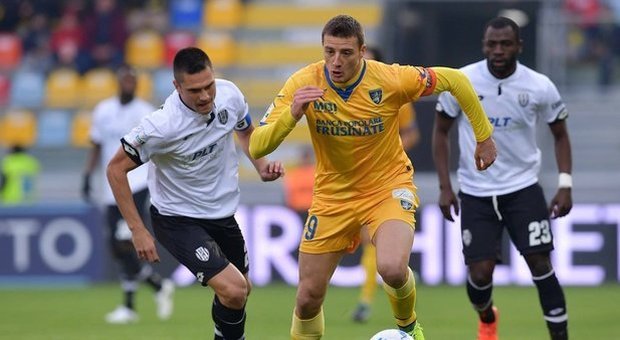 Daniel Ciofani in azione con la maglia gialloblù