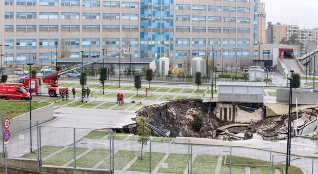 Ospedale del Mare, inchiesta dopo il crollo: «Cedimento strutturale, progetto sbagliato»