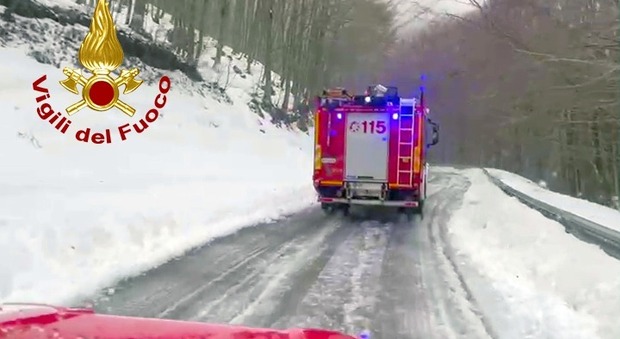 Bloccati tutta la notte nella neve del Terminio: salvati 3 ragazzi salernitani