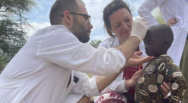 Marco Frasca e Silvia Rabotti, i medici di Colfelice lasciano il posto di lavoro per curare i poveri in Africa
