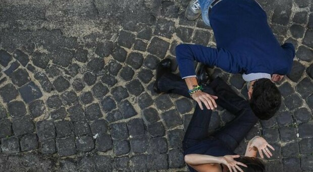 Ragazza molestata in centro a Bologna, scarcerato un ventenne: «Era ubriaco, non ricordava nulla»