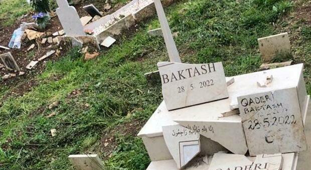 Vandali al cimitero monumentale, rotte le lapidi di alcune tombe islamiche