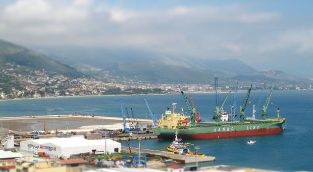 Il porto commerciale di Gaeta