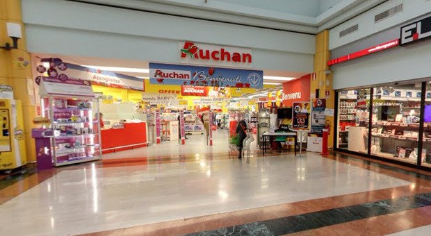 Mugnano, ancora un guasto elettrico: chiude la galleria commerciale ex Auchan