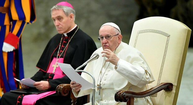 Papa Francesco su Padre Georg: «Da lui mancanza di umanità. Alcuni cardinali volevano processarmi, Raztinger mi difese»