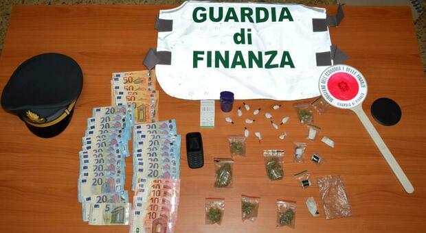 Arrestato un 19enne per spaccio in Salento: vendeva droga a bordo di un monopattino