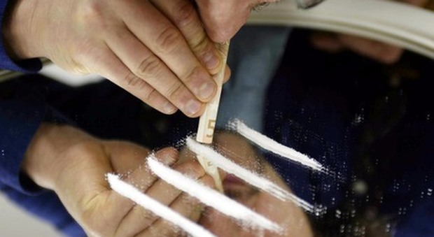 Roma, due etti di droga, soldi e armi: in manette la «famiglia cocaina»