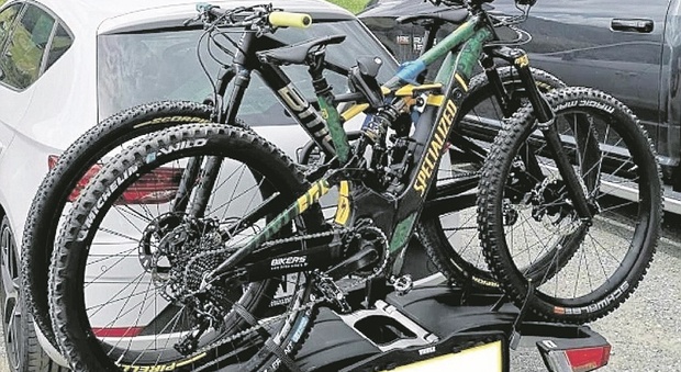 Doppio furto di biciclette d'alta gamma a Sirolo: forse i ladri le "tracciano" con l'App dei ciclisti
