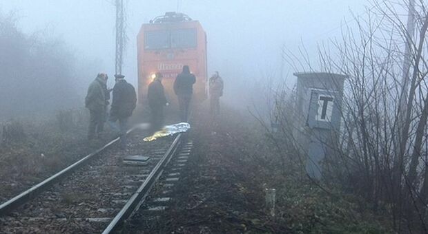 Morti uomo e donna travolti nella notte da un treno a Mantova: si ipotizza il suicidio della coppia