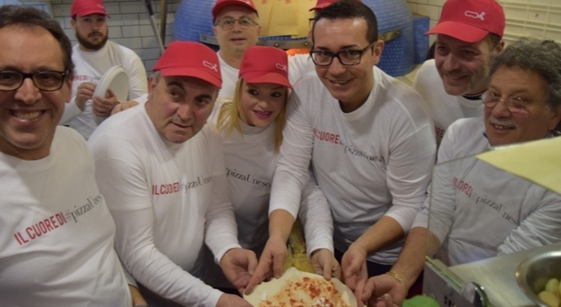Cuore di #pizzaunesco al Vomero pizze per i senzatetto