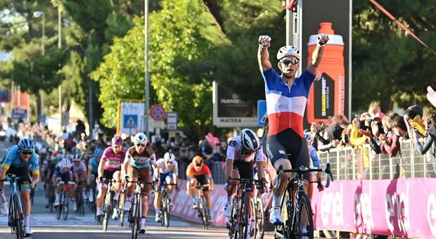 Giro d'Italia, Demare è imprendibile: suo lo sprint a Matera