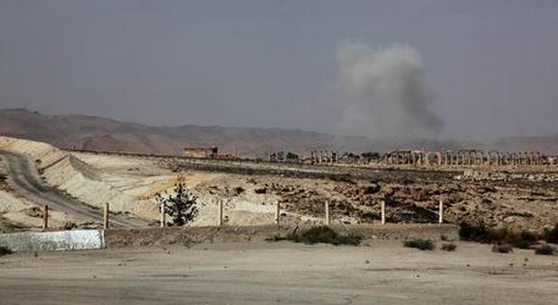 Siria, battaglia tra Isis e l'esercito di Assad alle porte di Palmira