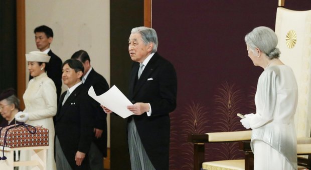 Giappone, abdica l'imperatore Akihito, il primo in 202 anni: «Sono stato fortunato»