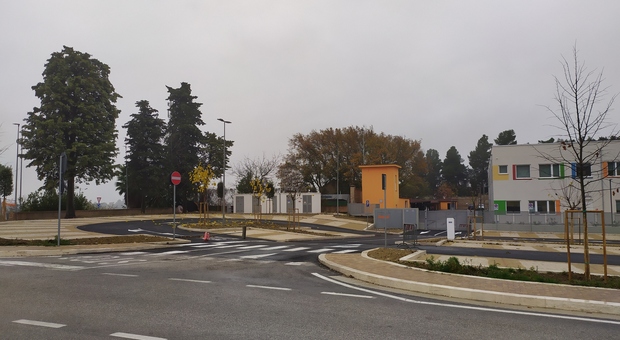 Raddoppio dei parcheggi nella zona ex Casermette: tra pochi giorni entrerà in funzione l’area di sosta sul lato di via Roma