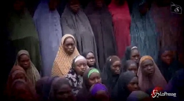 Boko Haram, nuovo video delle ragazze rapite: «Libere in cambio di prigionieri»