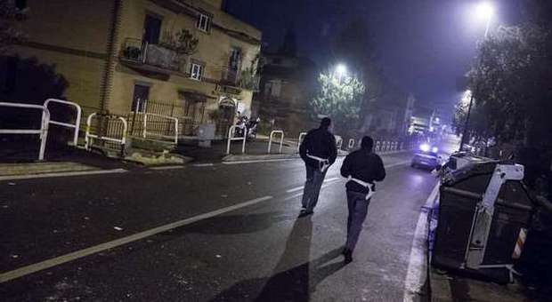 Caos a Grottarossa, lancio di petardi contro un centro di accoglienza: scoppia la protesta degli immigrati