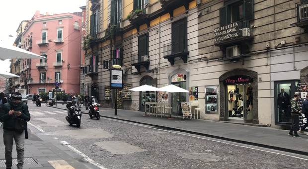 Napoli, i commercianti del centro storico: «Noi già in lockdown da mesi»