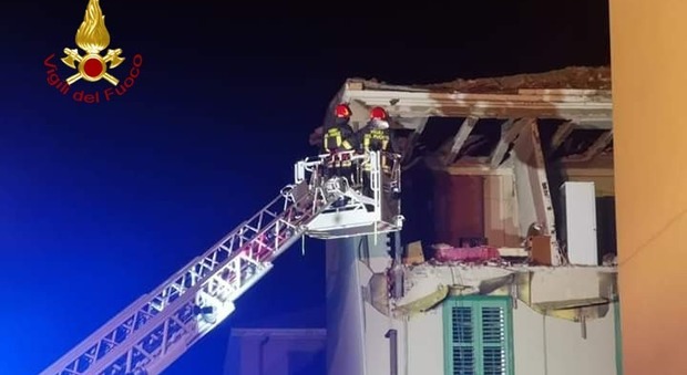 Trieste. Appartamento esplode nella notte: crolla palazzina. Ferito l'inquilino abusivo Foto Video
