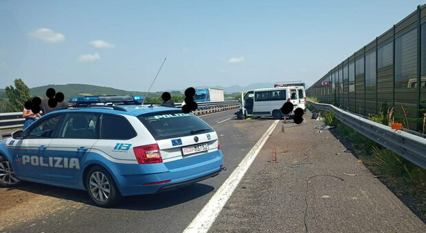 Incidente autonomo sulla A1 nei pressi di Orvieto. Furgone sbanda, alcuni feriti