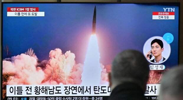 Corea del Nord, nuovo missile a lungo raggio lanciato verso il Mar del Giappone: è il quarto lancio nell'ultima settimana