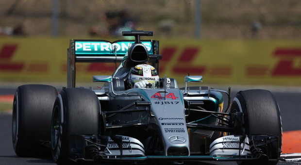 Pole stellare di Hamilton nel GP d'Ungheria. Rosberg precede la Ferrari di Vettel e Ricciardo