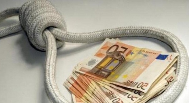 Prestiti a usura con tasso 120%: arrestato 41enne ad Aversa