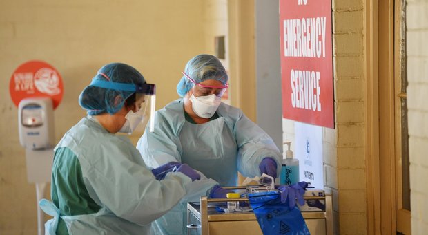 Coronavirus, emergenza ospedali: dalle Regioni solo 15 posti per i malati gravi lombardi