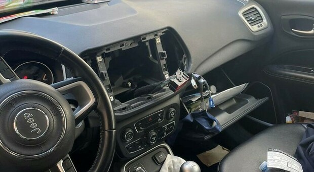 Escalation di furti in auto a Nocera, il giro d'affari dell'elettronica
