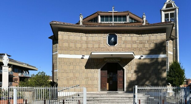 Roma, catechista a processo per abusi su una 14enne. «Il parroco le raccomandò di non parlare»