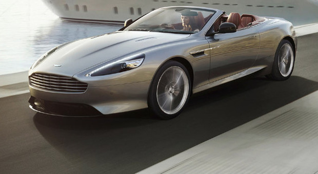 Aggressiva, ma elegante: è il modello 2013 dell'Aston Martin DB9 in versione aperta