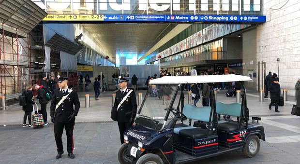 Roma, due donne pusher adescavano clienti alla stazione: arrestate
