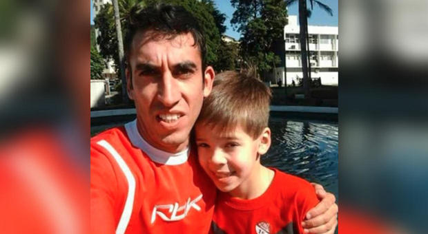 Figlio del calciatore ucciso dal suo coach: in sms lo chiamava papà