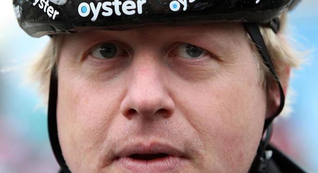Autostrade per ciclisti: la stramba proposta di Boris Johnson, il sindaco che punta a Downing Street