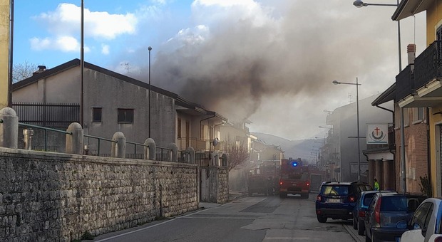 In fiamme una casa a Montella