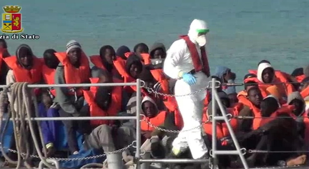 Immigrati arrivati su un barcone