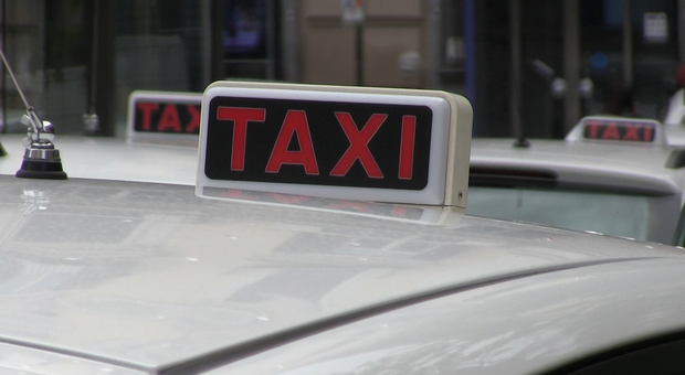 Agevolazioni e sconti sui taxi: a Napoli ancora poco rispettate