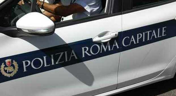 Roma, traffico nel caos in centro. La denuncia dei sindacati: «Sottorganico ed effetto vetrina, polizia locale allo sbando. Sindaco assente e il comandante dov'è?»