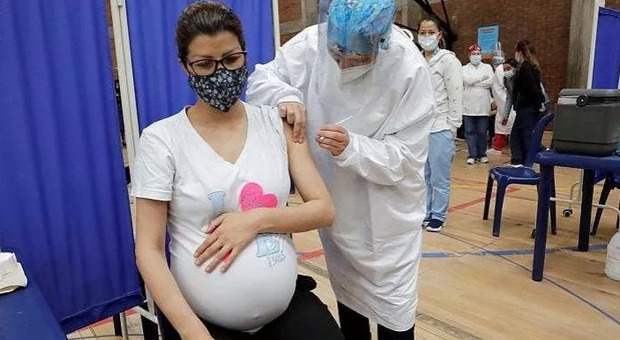 Vaccini a Caserta, giovedì open day dedicato alle donne in gravidanza