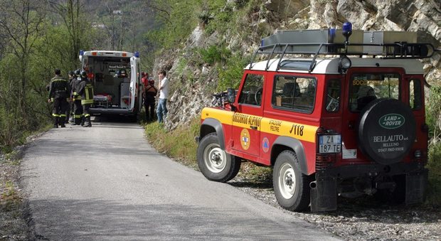 Escursionisti precipitati nel burrone, pompiere muore durante i soccorsi