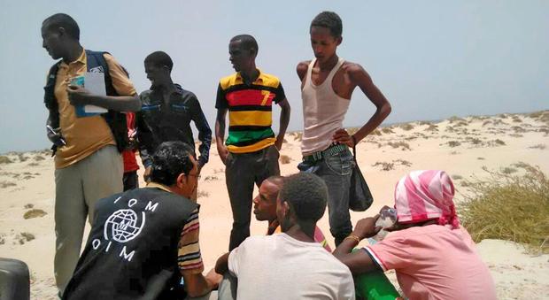 Migranti, altri 180 scaricati in mare da scafisti in Yemen: 50 dispersi