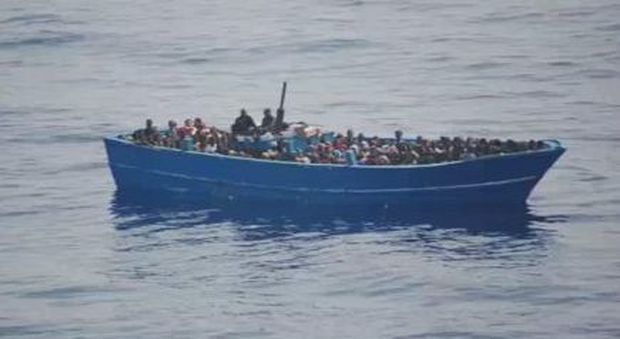 Rintracciati sulla costa 37 migranti: è caccia agli scafisti