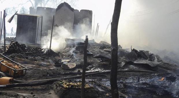 Nigeria, kamikaze si fa esplodere in moschea: almeno 10 morti