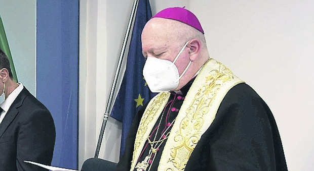 Bellandi, stretta per i sacerdoti no vax: «Non potranno distribuire l’Eucaristia»