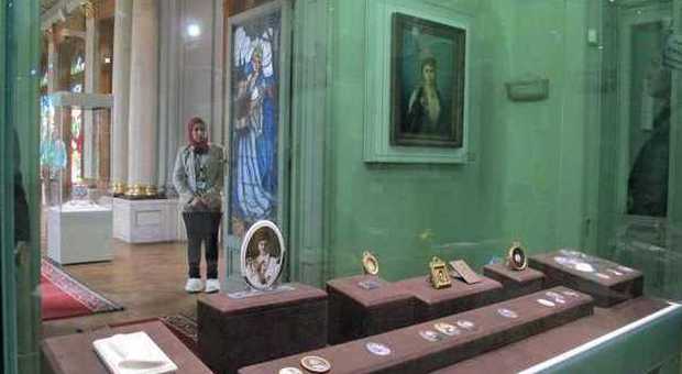 Egitto, lo splendore dei gioielli reali di nuovo in mostra: riapre il palazzo di Alessandria
