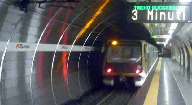 Spruzzano spray al peperoncino sul treno panico e malori nella metro di Roma Caccia alla baby gang