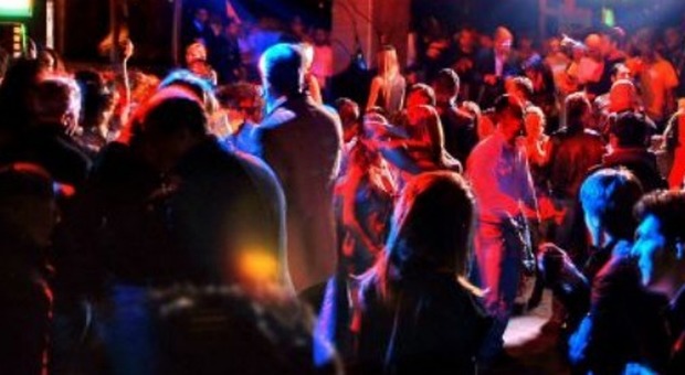 Movida a Roma: 4 su 10 hanno già bevuto prima di entrare in discoteca e uno su 10 ha assunto stupefacenti