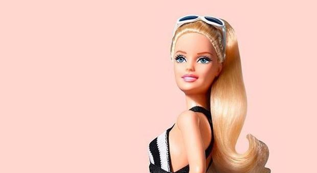 Barbie ha la cellulite, eccola in versione rivisitata: «Reale vuol dire bello»