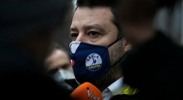 Salvini, appello al governo Draghi: «Cancellare 50 milioni di cartelle esattoriali»